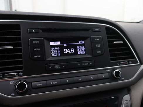 Used 2018 Hyundai Elantra SE FWD image 12