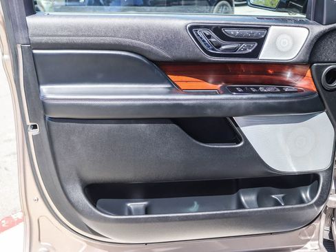 Used 2019 Lincoln Navigator L Reserve AWD/4WD image 22