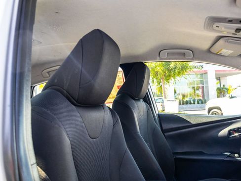 Used 2019 Toyota Prius L Eco w/ Carpet Mat Package FWD image 17