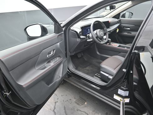 New 2026 Nissan Kicks SR image 12