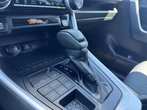 Used 2020 Toyota RAV4 XLE w/ Convenience Package AWD/4WD image 16