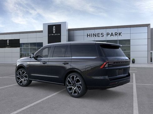 New 2026 Lincoln Navigator Reserve AWD/4WD image 4