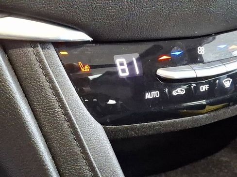 Used 2017 Cadillac XT5 Luxury image 16