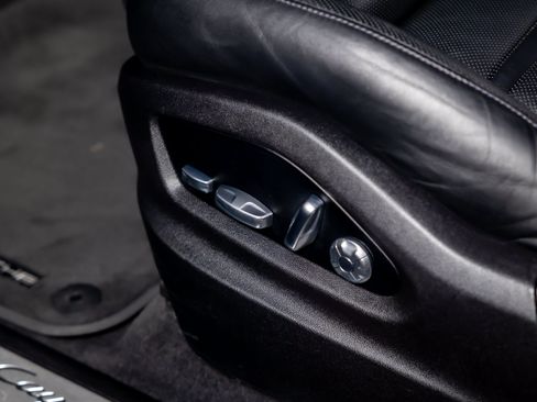 Used 2021 Porsche Cayenne AWD/4WD image 12