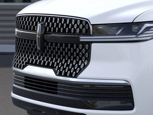 New 2025 Lincoln Navigator Reserve image 17