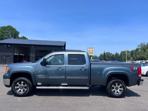 Used 2007 GMC Sierra 2500 SLT w/ Z71 Off-Road Package AWD/4WD image 5