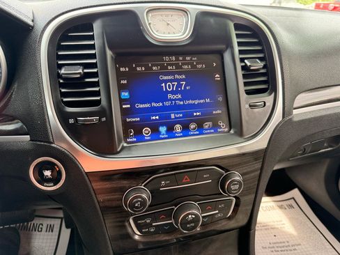 Used 2016 Chrysler 300 Limited RWD image 16