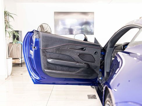 Used 2025 Aston Martin V8 Vantage Coupe image 27