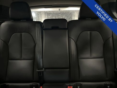 Used 2025 Volvo XC40 B5 Plus image 19