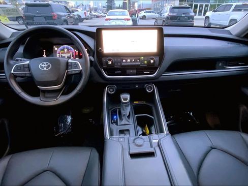 Used 2025 Toyota Grand Highlander FWD image 15