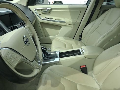 Used 2016 Volvo XC60 T6 w/ Proximity Package AWD/4WD image 3