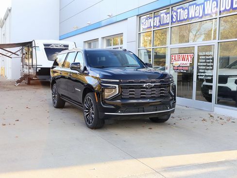 New 2025 Chevrolet Suburban High Country image 2