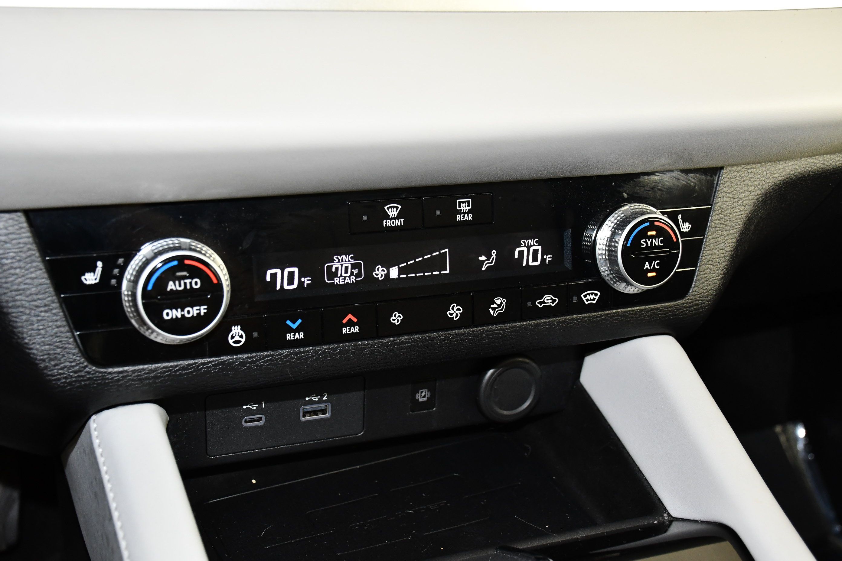 Used 2024 Mitsubishi Outlander SEL AWD/4WD image 28