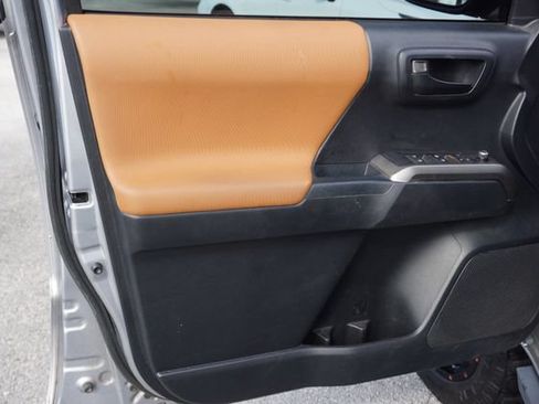 Used 2018 Toyota Tacoma SR5 RWD image 23