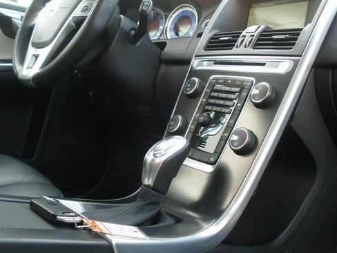 Used 2013 Volvo XC60 T6 R-Design Platinum AWD/4WD image 31