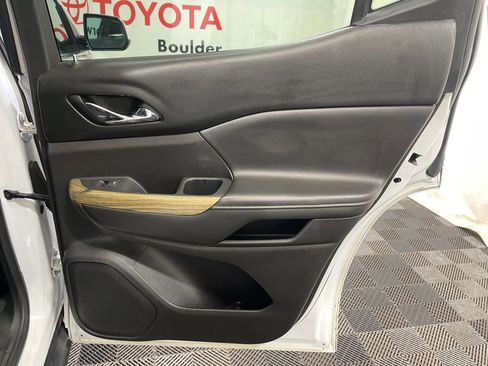 Used 2018 GMC Acadia Denali w/ Technology Package AWD/4WD image 13