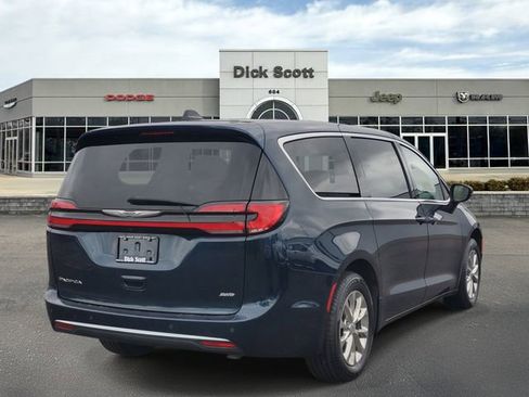 Used 2023 Chrysler Pacifica Touring-L AWD/4WD image 5