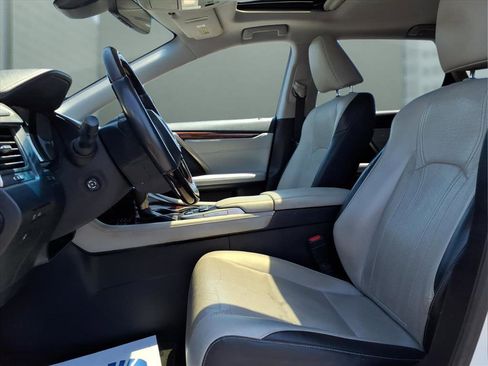 Used 2019 Lexus RX 350L FWD image 16