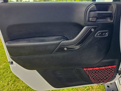 Used 2018 Jeep Wrangler Unlimited Rubicon AWD/4WD image 10