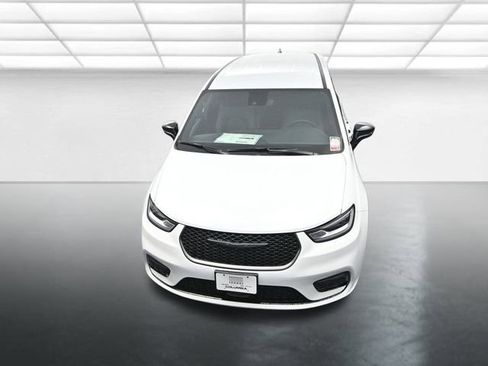 New 2026 Chrysler Pacifica Select image 11