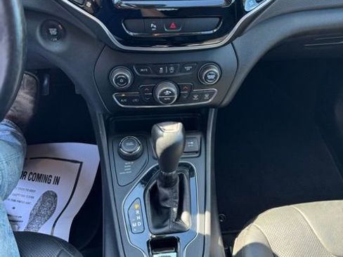 Used 2020 Jeep Cherokee Limited image 14