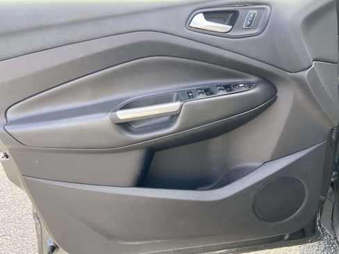 Used 2015 Ford Escape SE w/ Equipment Group 201A FWD image 17