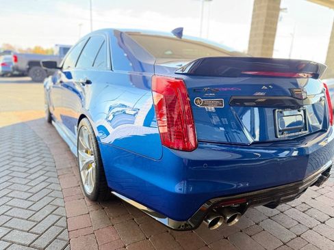 Used 2018 Cadillac CTS V w/ Luxury Package RWD image 10