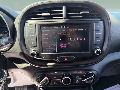 Used 2022 Kia Soul LX w/ Technology Package FWD image 21