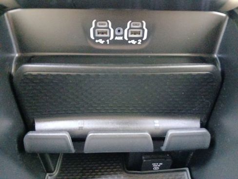 Used 2020 RAM 1500 Laramie RWD image 6