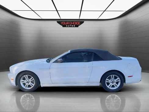 Used 2014 Ford Mustang Convertible image 2