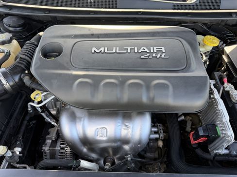 Used 2015 Chrysler 200 Limited FWD image 27