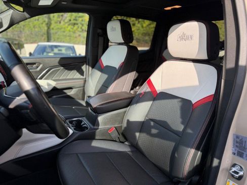 Used 2024 GMC Canyon AT4X w/ AT4X AEV Edition image 9