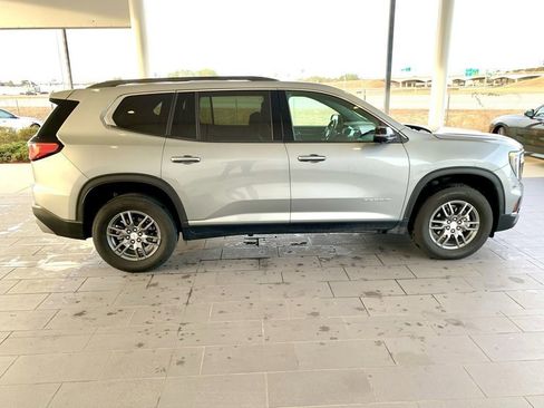 Used 2025 GMC Acadia Elevation image 4