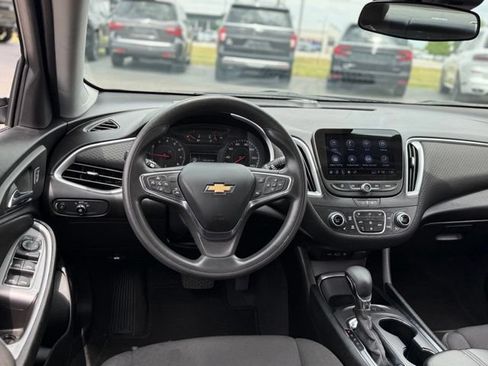 Used 2023 Chevrolet Malibu LT w/ Driver Confidence Package FWD image 4