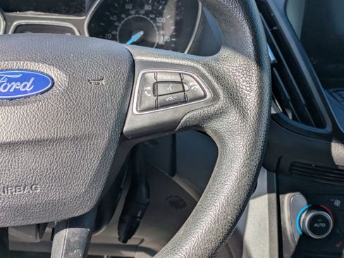 Used 2019 Ford Escape SE image 16