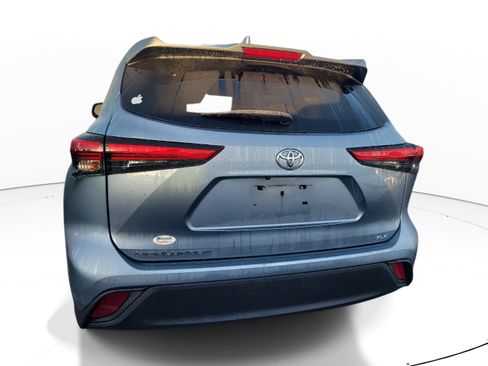 Used 2021 Toyota Highlander XLE FWD image 6