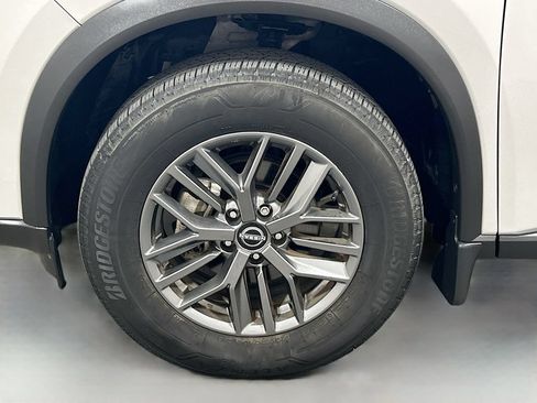 Used 2024 Nissan Rogue S FWD image 27