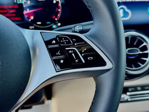 New 2026 Mercedes-Benz GLB 250 image 22