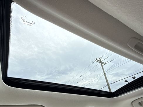 Used 2022 Toyota Corolla Cross XLE w/ Convenience Package image 23