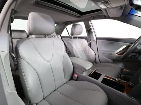 Used 2010 Toyota Camry XLE image 24