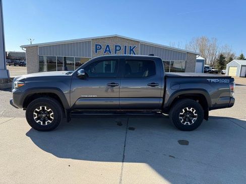 Used 2023 Toyota Tacoma TRD Off-Road w/ Technology Package AWD/4WD image 3