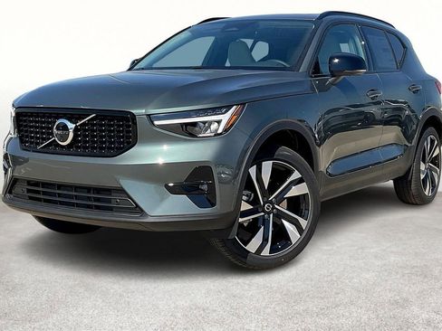 New 2026 Volvo XC40 B4 Plus w/ Climate Package image 2
