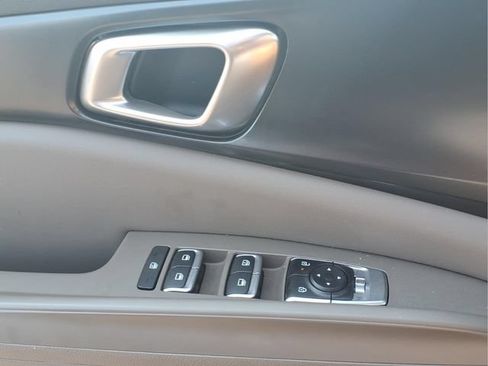 Used 2026 Kia Carnival FWD image 16