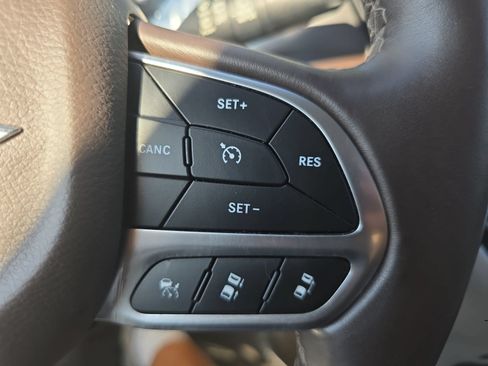 Used 2019 Chrysler Pacifica Touring-L w/ Advanced Safetytec Group FWD image 18