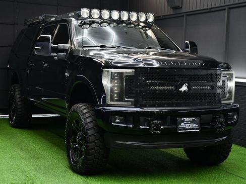 Used 2017 Ford F250 Platinum w/ Platinum Ultimate Package AWD/4WD image 3