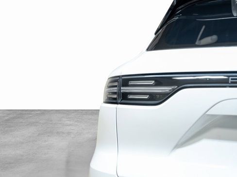 Used 2022 Porsche Cayenne GTS image 13