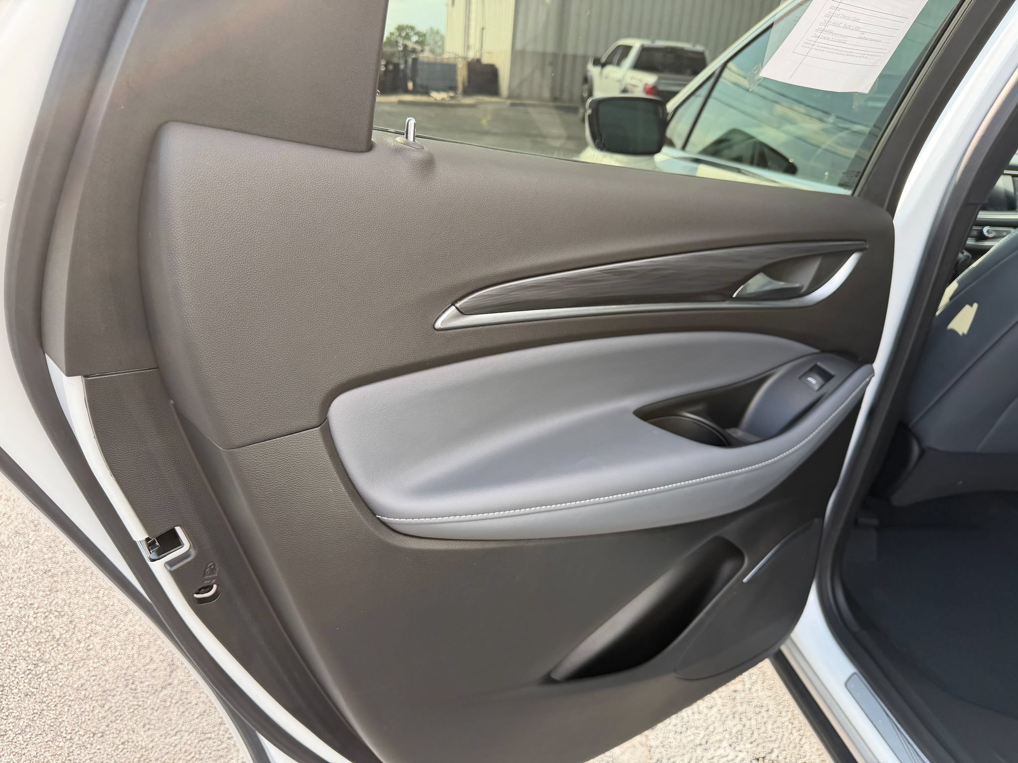 Used 2023 Buick Enclave Essence AWD/4WD image 27