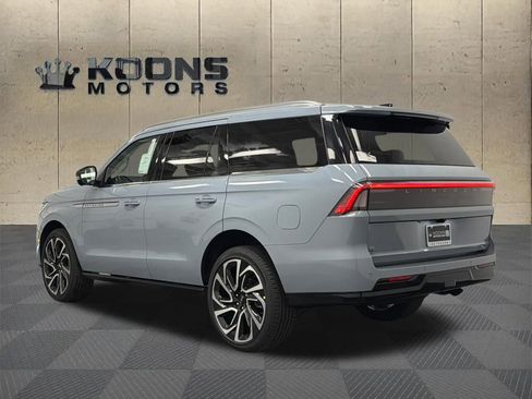 New 2026 Lincoln Navigator Reserve image 6