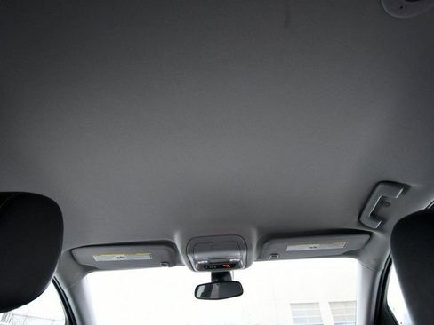 Used 2023 GMC Acadia SLT AWD/4WD image 29