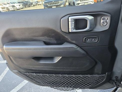 Used 2021 Jeep Wrangler Unlimited Sahara image 39